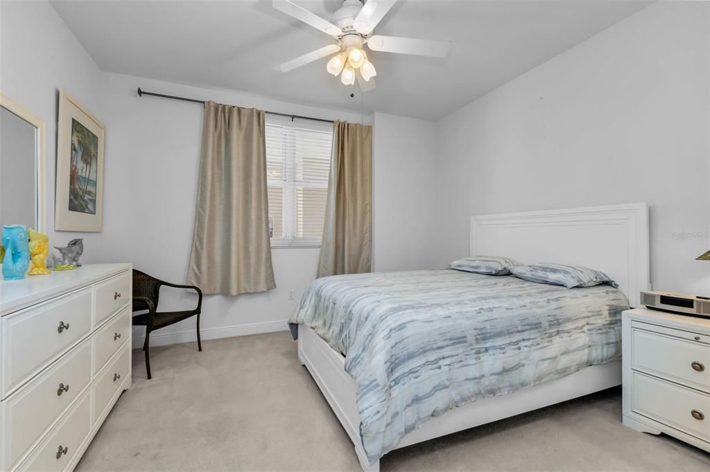 Activo con contrato: $360,000 (3 camas, 2 baños, 1825 Pies cuadrados)