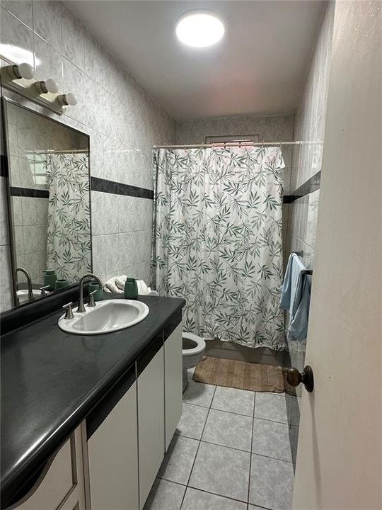 En Venta: $249,000 (5 camas, 3 baños, 1800 Pies cuadrados)