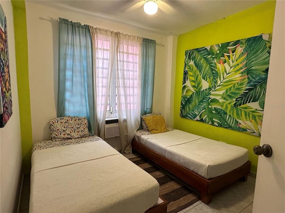 En Venta: $249,000 (5 camas, 3 baños, 1800 Pies cuadrados)