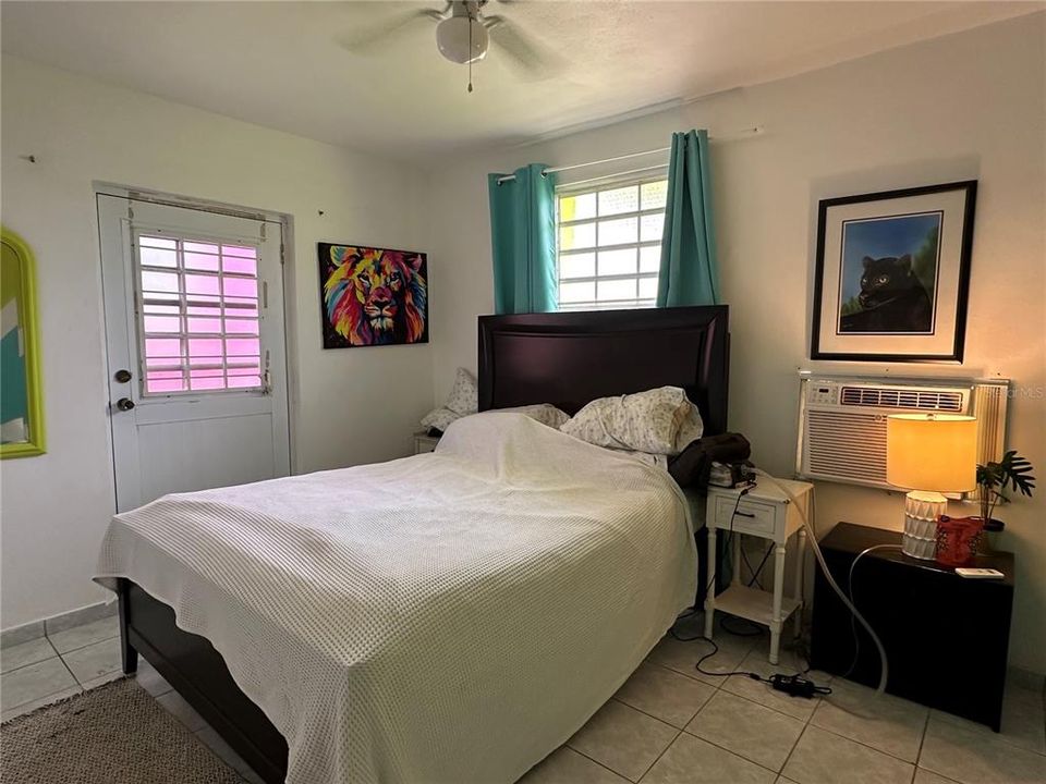 En Venta: $249,000 (5 camas, 3 baños, 1800 Pies cuadrados)