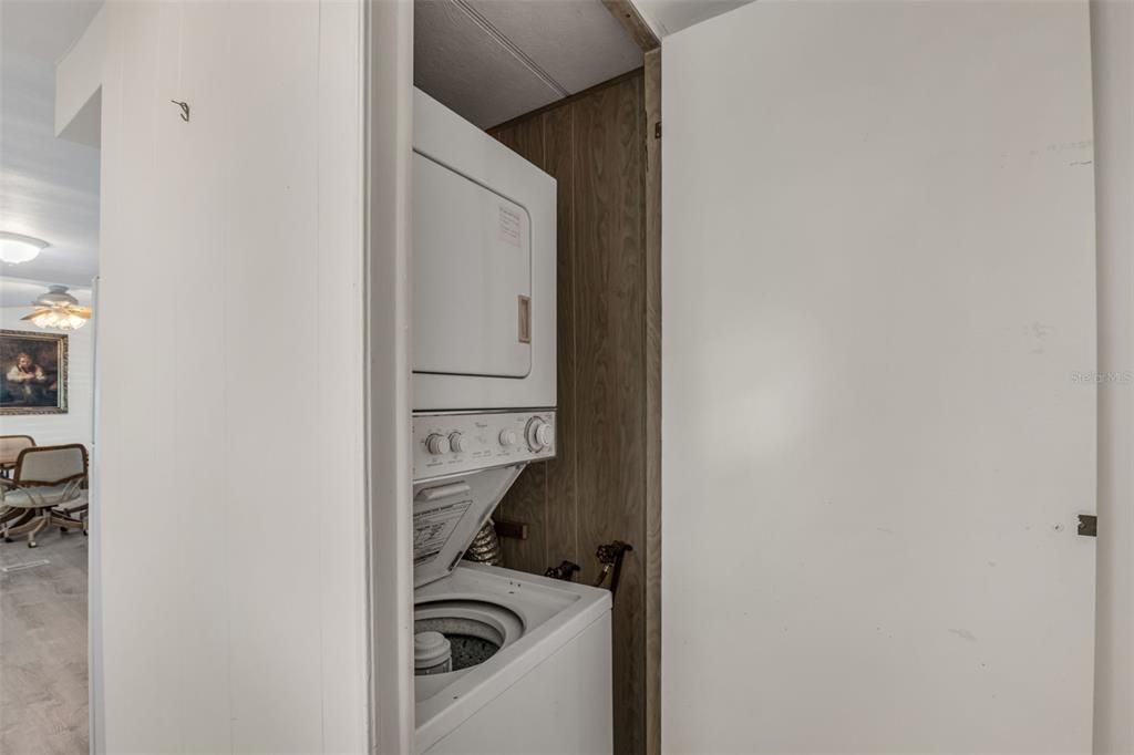На продажу: $84,900 (2 спален, 1 ванн, 983 Квадратных фут)