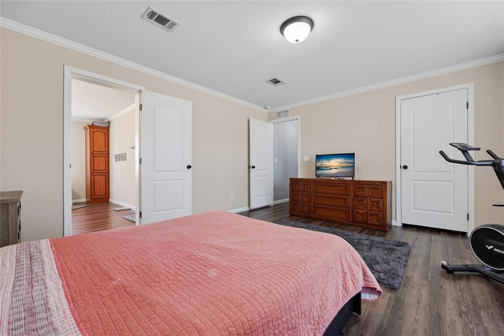 For Sale: $339,000 (3 beds, 2 baths, 1980 Square Feet)