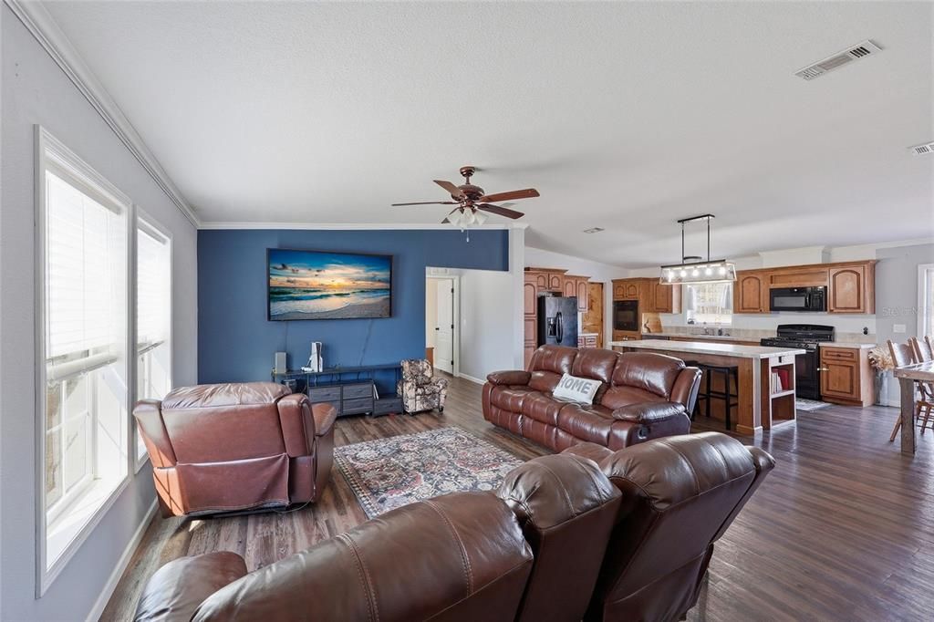 For Sale: $339,000 (3 beds, 2 baths, 1980 Square Feet)