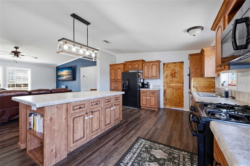 For Sale: $339,000 (3 beds, 2 baths, 1980 Square Feet)