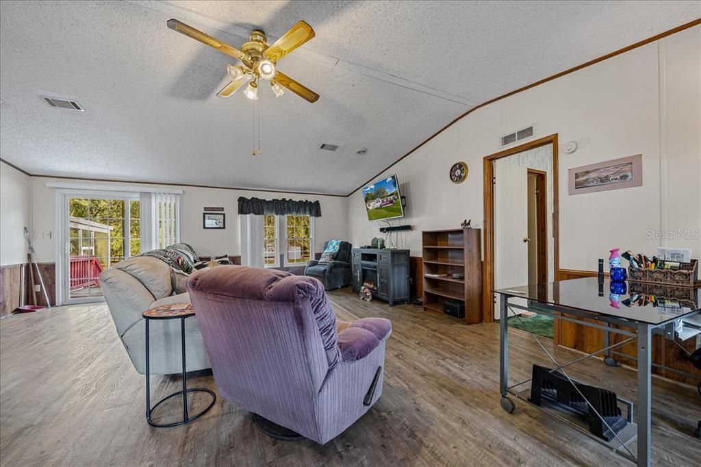 En Venta: $243,000 (3 camas, 2 baños, 1708 Pies cuadrados)