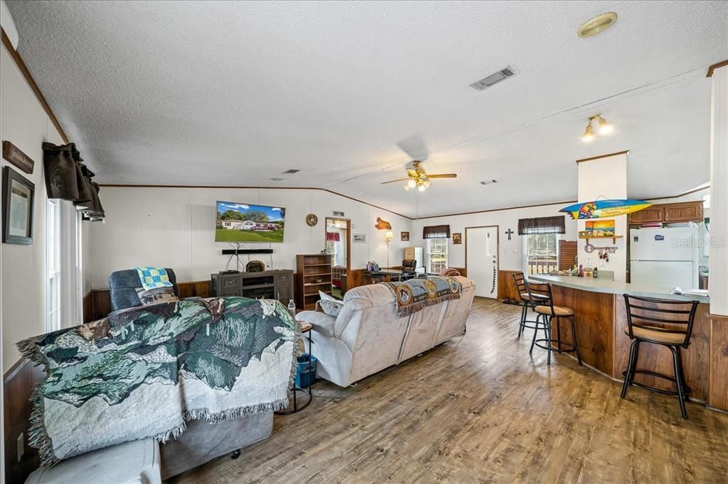 En Venta: $243,000 (3 camas, 2 baños, 1708 Pies cuadrados)