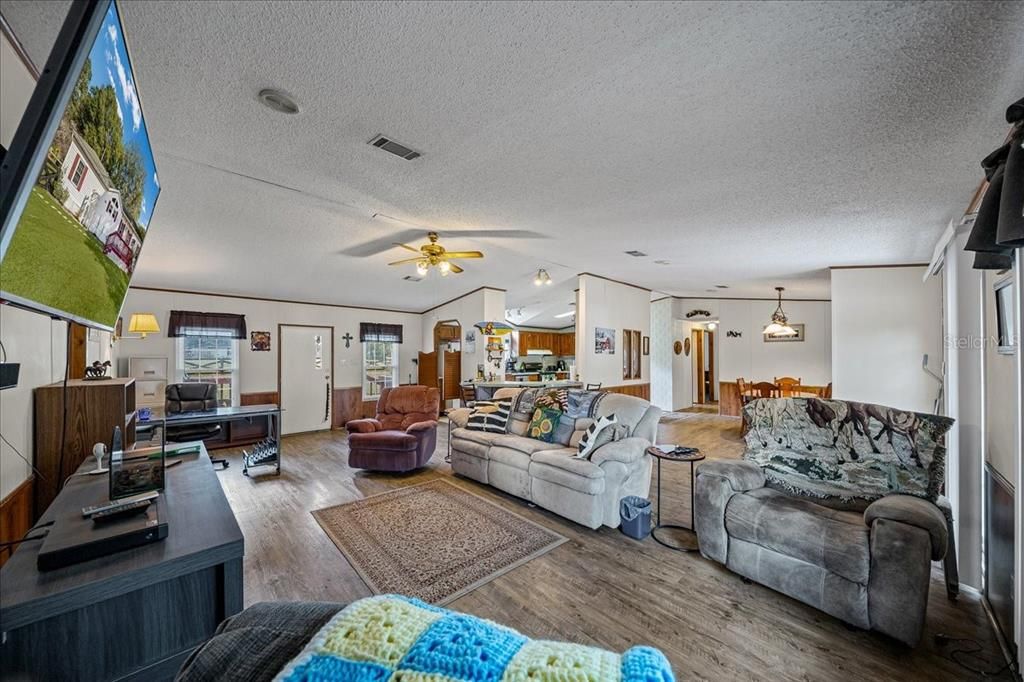 En Venta: $243,000 (3 camas, 2 baños, 1708 Pies cuadrados)