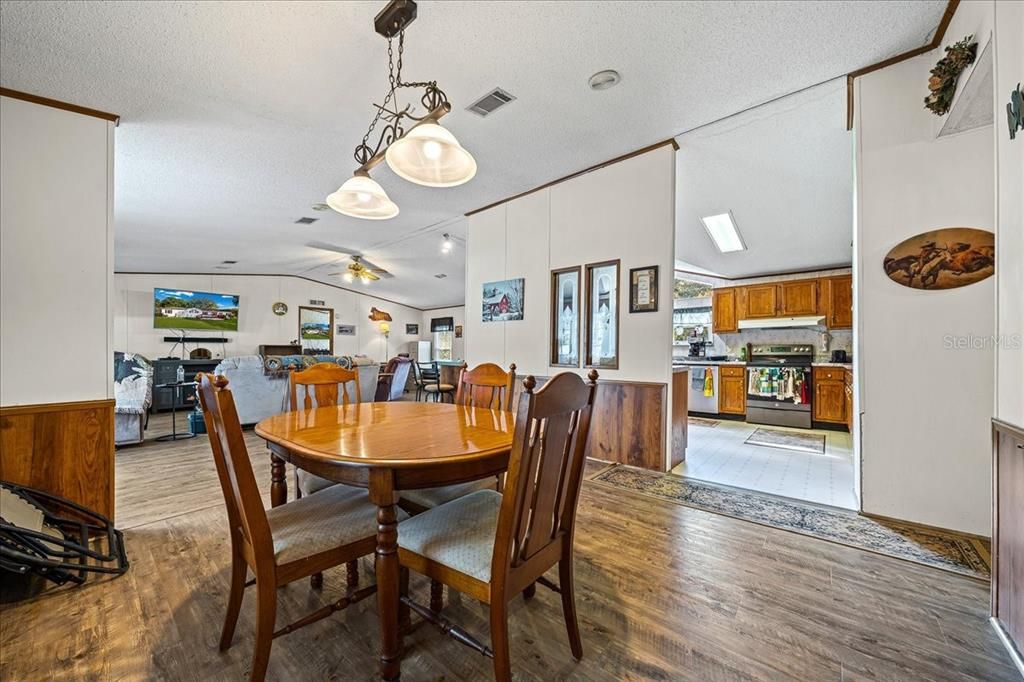 En Venta: $243,000 (3 camas, 2 baños, 1708 Pies cuadrados)