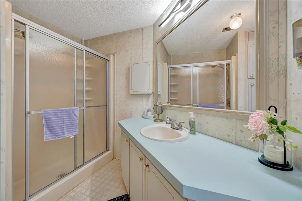 На продажу: $199,000 (2 спален, 2 ванн, 1102 Квадратных фут)