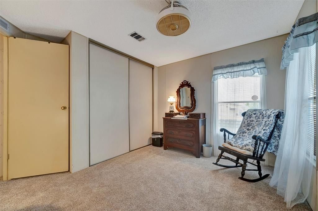 На продажу: $199,000 (2 спален, 2 ванн, 1102 Квадратных фут)