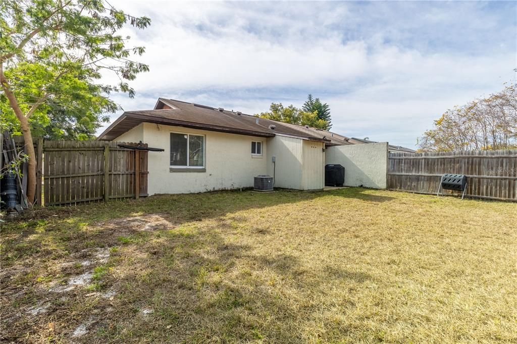 Active With Contract: $245,000 (2 beds, 2 baths, 899 Square Feet)