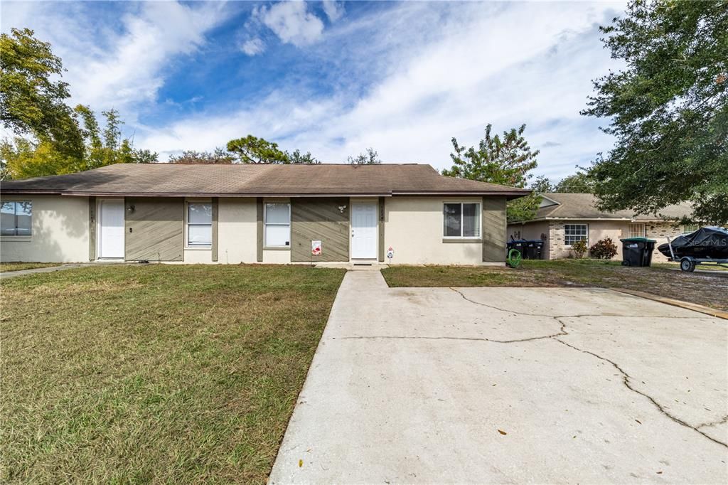 Active With Contract: $245,000 (2 beds, 2 baths, 899 Square Feet)