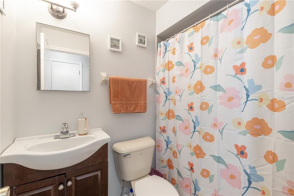 Active With Contract: $245,000 (2 beds, 2 baths, 899 Square Feet)