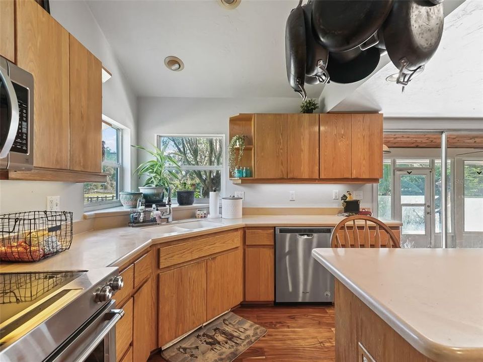 На продажу: $990,000 (7 спален, 5 ванн, 3747 Квадратных фут)