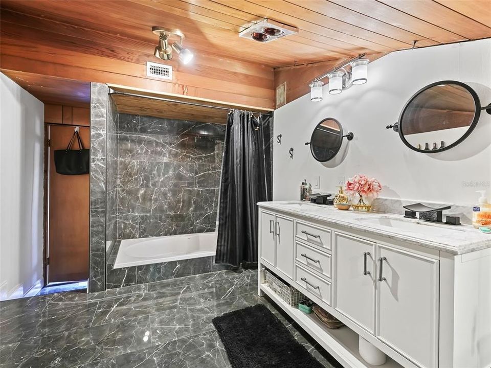 На продажу: $990,000 (7 спален, 5 ванн, 3747 Квадратных фут)