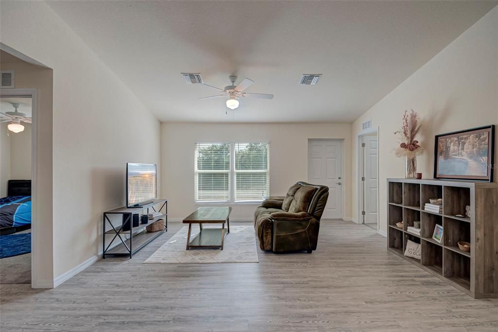 For Sale: $235,900 (3 beds, 2 baths, 1120 Square Feet)