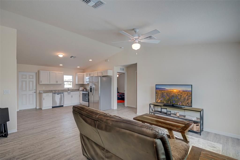 For Sale: $235,900 (3 beds, 2 baths, 1120 Square Feet)