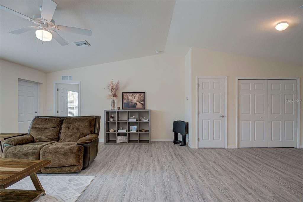 For Sale: $235,900 (3 beds, 2 baths, 1120 Square Feet)