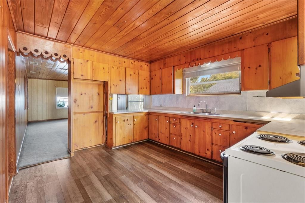 Activo con contrato: $189,000 (3 camas, 1 baños, 1463 Pies cuadrados)