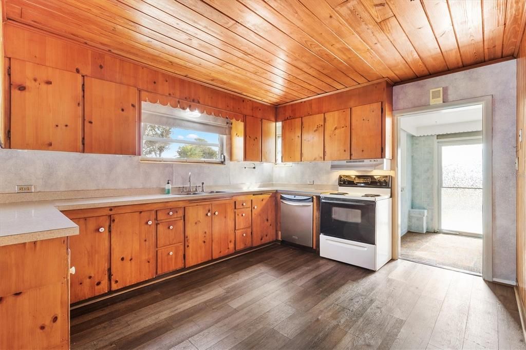 Activo con contrato: $189,000 (3 camas, 1 baños, 1463 Pies cuadrados)