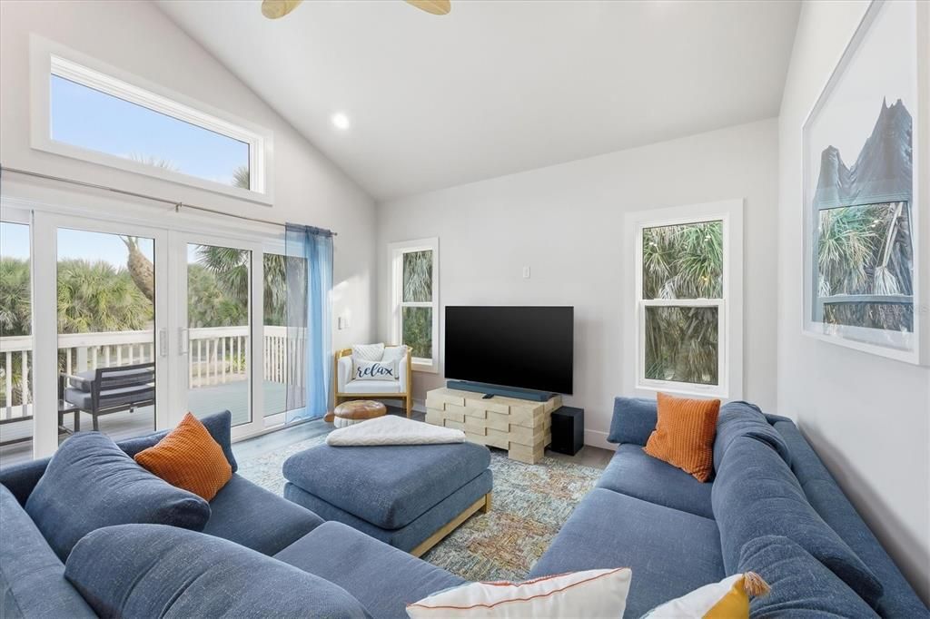For Sale: $1,160,000 (3 beds, 2 baths, 1597 Square Feet)