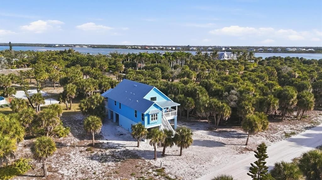 For Sale: $1,160,000 (3 beds, 2 baths, 1597 Square Feet)