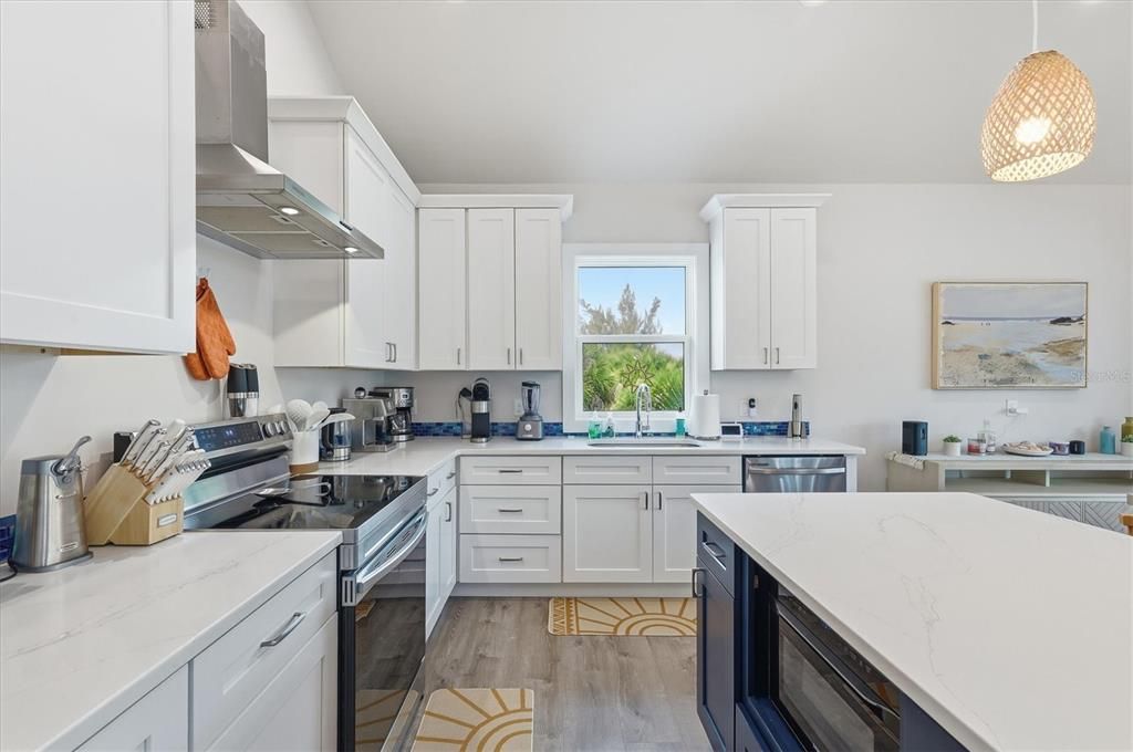 For Sale: $1,160,000 (3 beds, 2 baths, 1597 Square Feet)