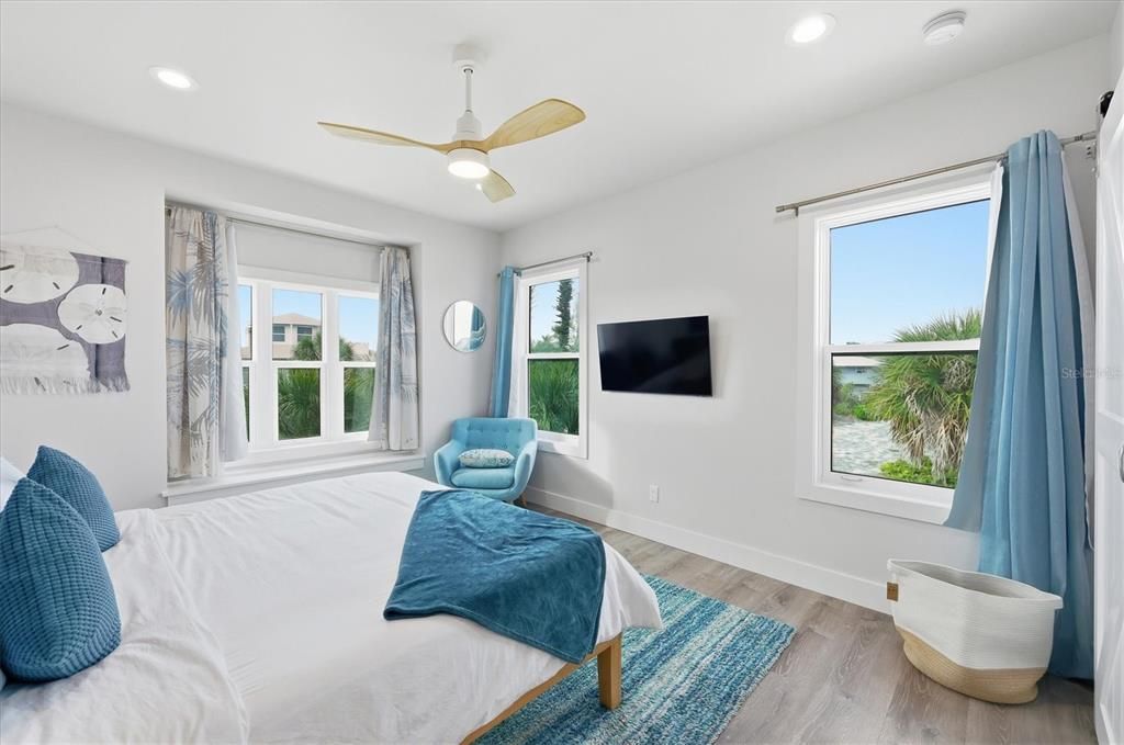 For Sale: $1,160,000 (3 beds, 2 baths, 1597 Square Feet)