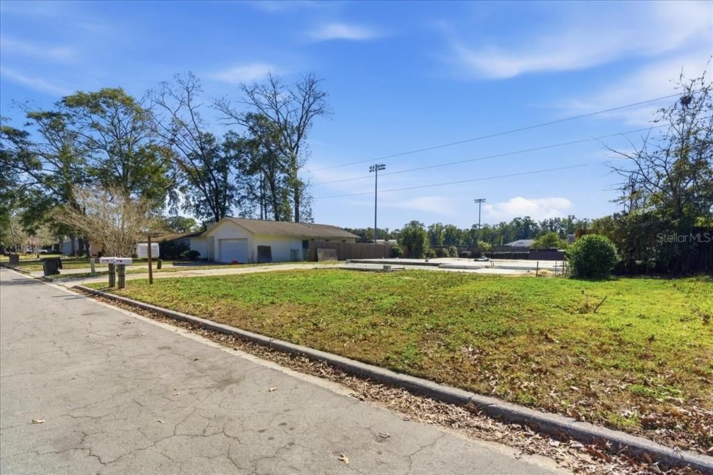 待售: $100,000 (0.26 acres)