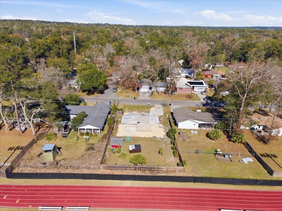 待售: $100,000 (0.26 acres)