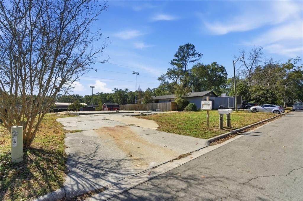 待售: $100,000 (0.26 acres)