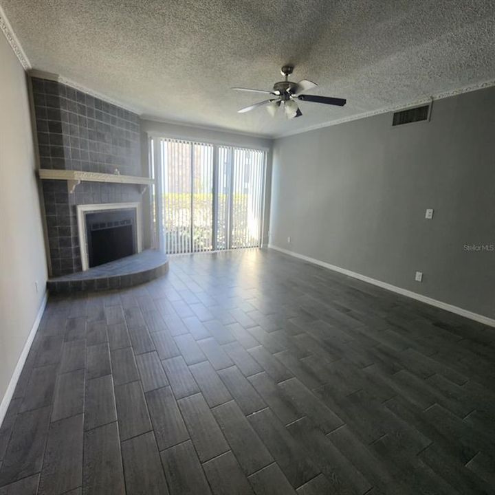 Active With Contract: $1,400 (2 beds, 2 baths, 1078 Square Feet)