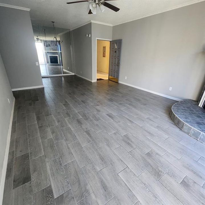 Active With Contract: $1,400 (2 beds, 2 baths, 1078 Square Feet)