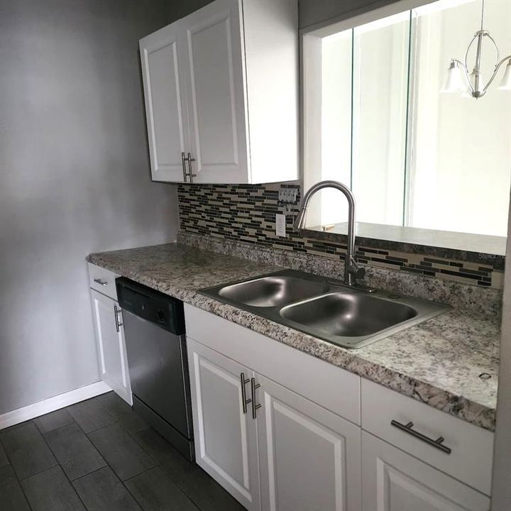 Active With Contract: $1,400 (2 beds, 2 baths, 1078 Square Feet)