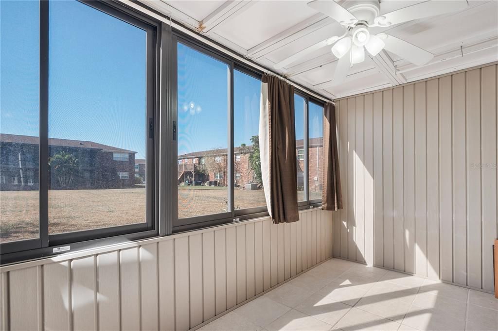 Под контрактом: $149,900 (2 спален, 2 ванн, 831 Квадратных фут)