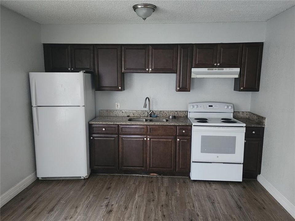For Rent: $1,400 (2 beds, 1 baths, 1456 Square Feet)