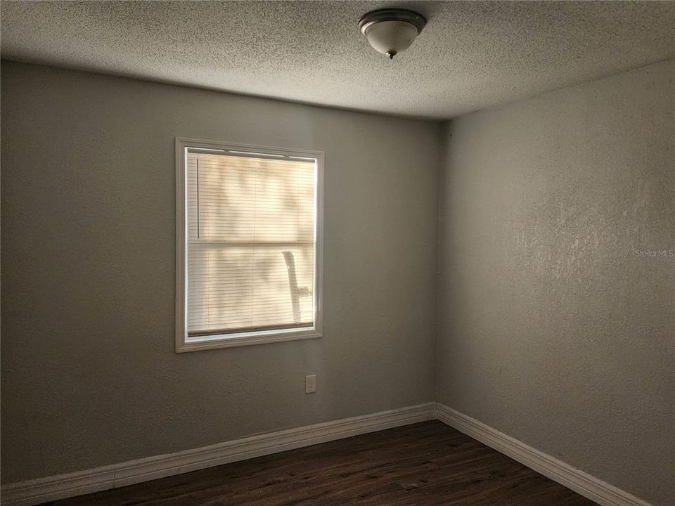 For Rent: $1,400 (2 beds, 1 baths, 1456 Square Feet)