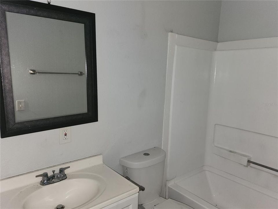 For Rent: $1,400 (2 beds, 1 baths, 1456 Square Feet)