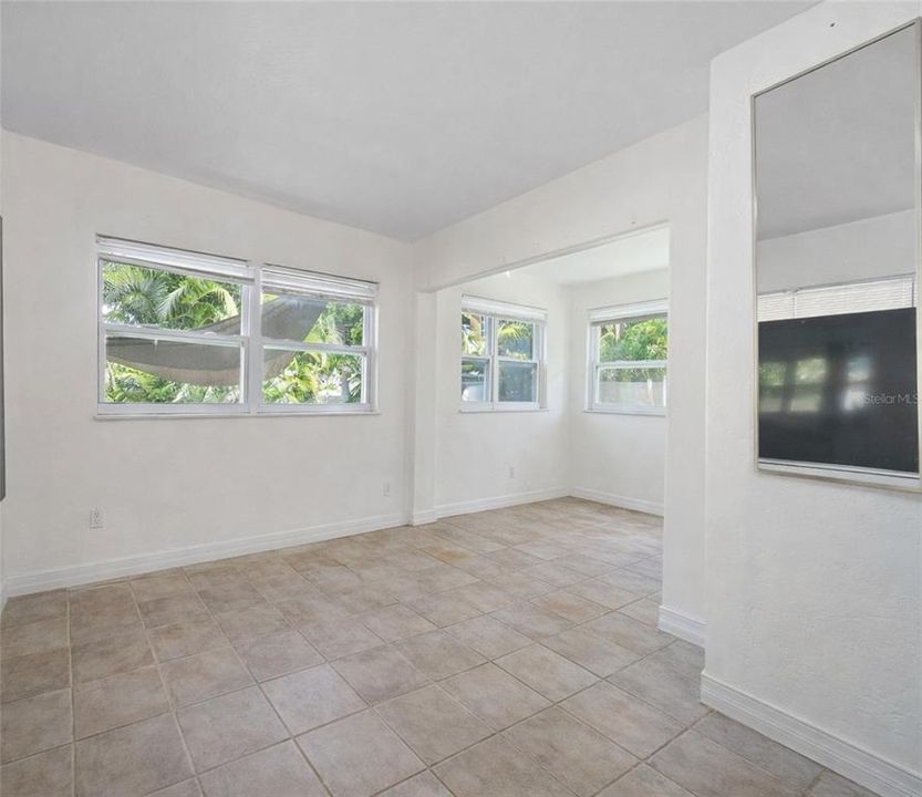 На продажу: $500,000 (2 спален, 0 ванн, 926 Квадратных фут)