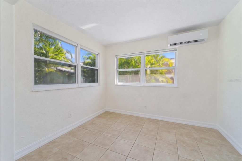 На продажу: $500,000 (2 спален, 0 ванн, 926 Квадратных фут)