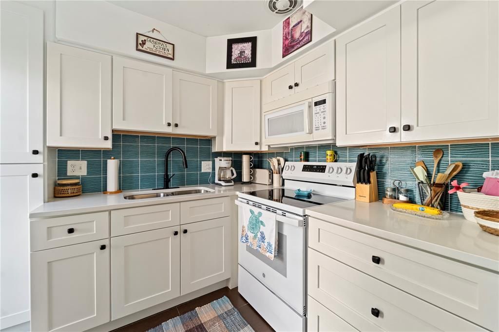 На продажу: $500,000 (2 спален, 0 ванн, 926 Квадратных фут)