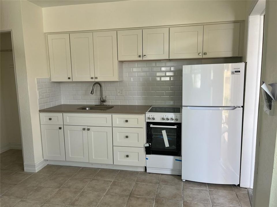 На продажу: $500,000 (2 спален, 0 ванн, 926 Квадратных фут)