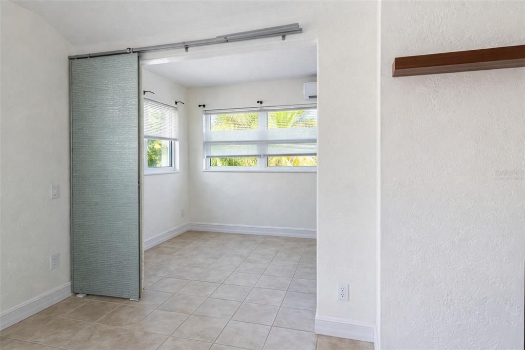 На продажу: $500,000 (2 спален, 0 ванн, 926 Квадратных фут)