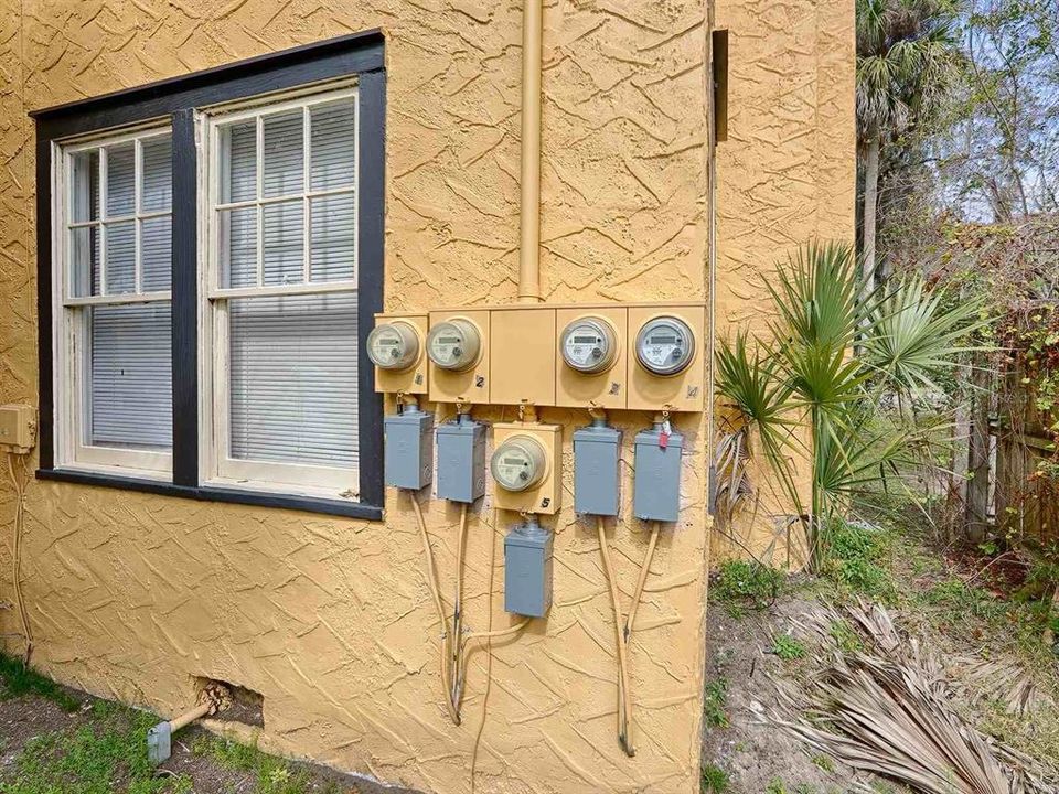 待售: $490,000 (4 贝兹, 0 浴室, 2304 平方英尺)