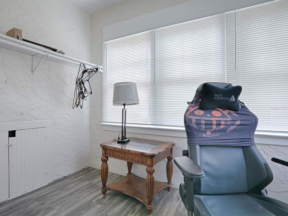 待售: $490,000 (4 贝兹, 0 浴室, 2304 平方英尺)