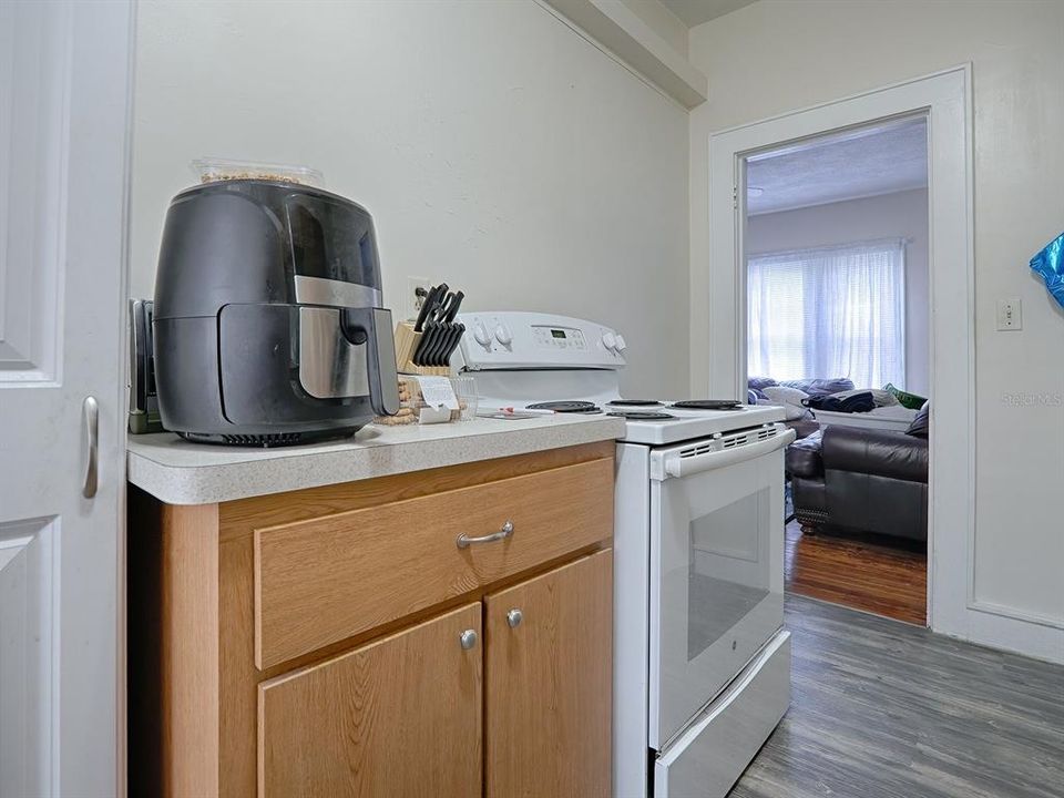 待售: $490,000 (4 贝兹, 0 浴室, 2304 平方英尺)