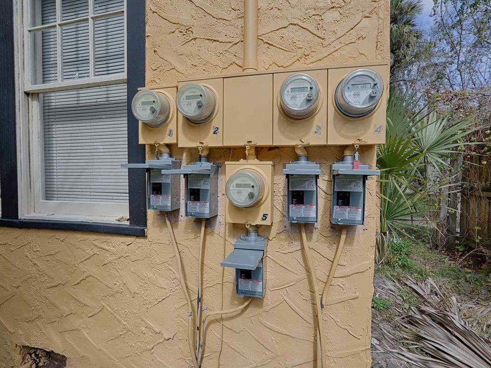 待售: $490,000 (4 贝兹, 0 浴室, 2304 平方英尺)