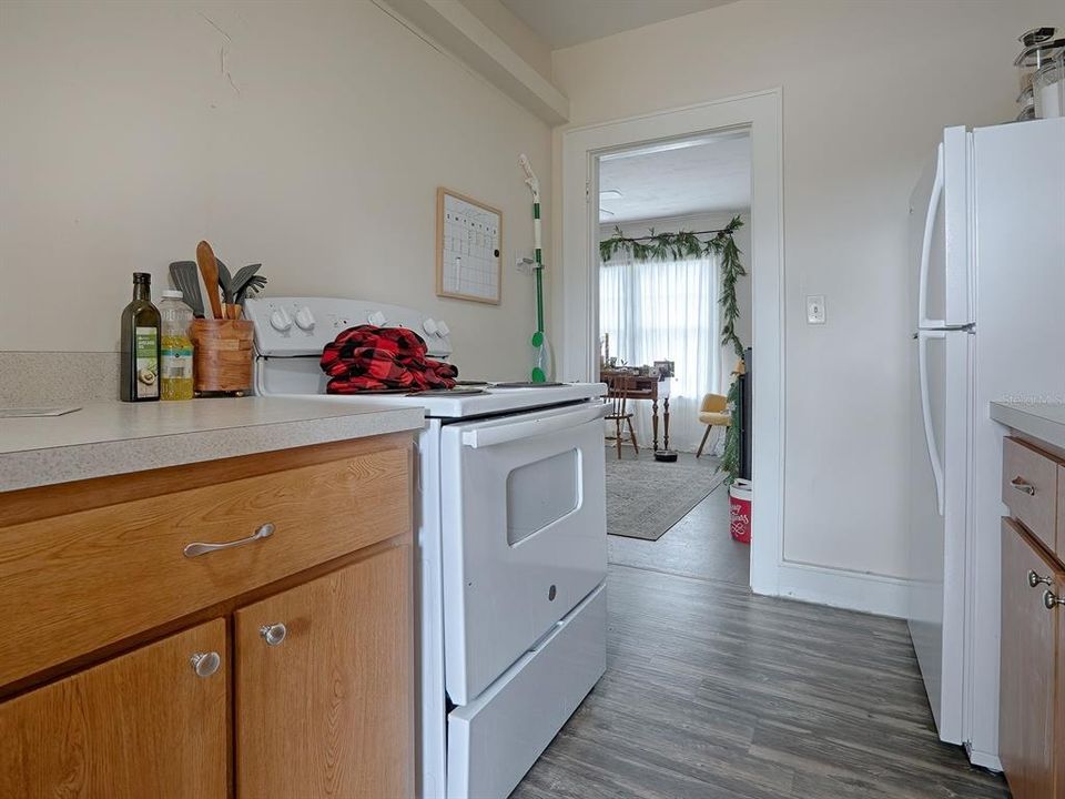 待售: $490,000 (4 贝兹, 0 浴室, 2304 平方英尺)