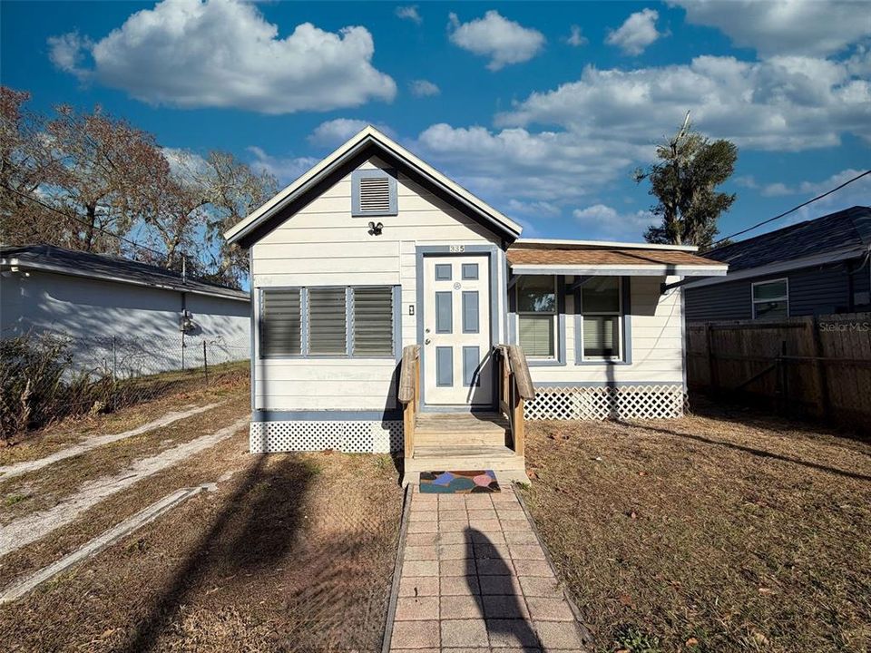 Active With Contract: $149,500 (2 beds, 1 baths, 645 Square Feet)