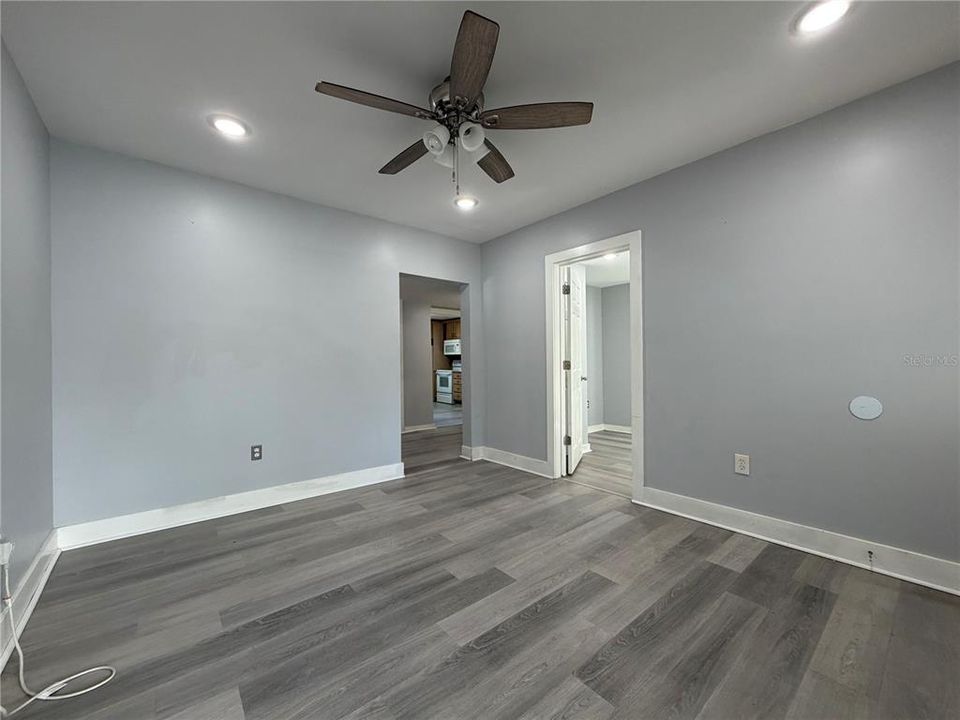 Active With Contract: $149,500 (2 beds, 1 baths, 645 Square Feet)